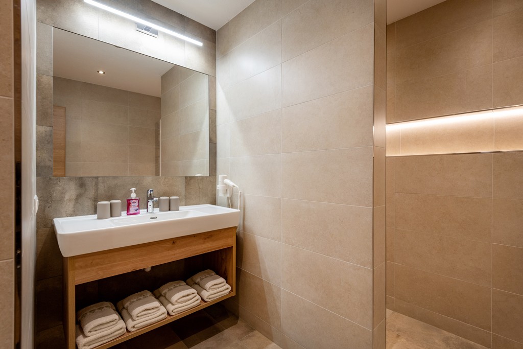 Badezimmer Apartment 1